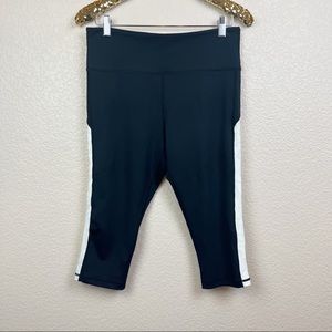 Zyia • White Leopard Stripe Light And Tight High Rise Leggings